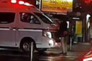 【動画】 緊急走行中の救急車の前に立ちはだかり絶対どかない異常者・・ 衝撃動画が流出