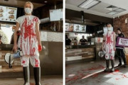 ヴィーガンが「チキンを食べるな虐殺だ！」、KFC店内を真っ赤に染める迷惑デモ活動が話題に　7/6