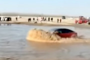 【動画】テスラモデル3、水没に無敵だった。テスラならこんな無茶な場面でも走れてしまう。