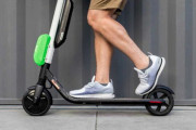 【朗報】電動キックボード、大流行につき自転車と同じ扱いへ変更