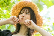 【日向坂46】小坂菜緒1st写真集『君は誰？』からとんでもないオフショットが公開！！！！！！！！