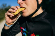 自転車漕ぎながら食えるものの限界