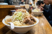 【画像】ラーメン二郎初めに3時間クラスの行列出来たらしいぞ😱