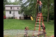 【動画】アメリカのおじさん、童心を忘れずトランポリンで遊んでしまう