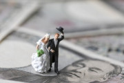 結婚したい　貯金はどれくらい必要なんだ？