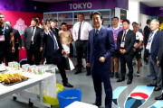 【悲報】安倍総理、ラクビー日本代表の更衣室に乱入　悪の総統みたいな雰囲気