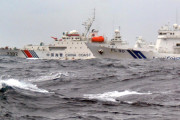 尖閣周辺で海保巡視船が中国船の接近阻止　漁船「かつてない危機」