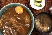 【画像】近所の蕎麦屋のカレー丼(480円)食べてきたよ