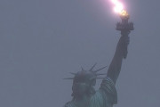 【画像】ニューヨークで落雷発生、自由の女神にズドン