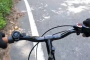 【動画】自転車さん、うっかり熊と遭遇してビビり散らかしてしまう