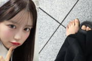 【 FRUITS ZIPPER 】月足天音　靴をなくして裸足で立つ画像を投稿「どゆこと!?!?!?」「そんな事ある!?笑」「シンデレラじゃん」