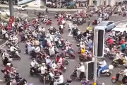 【動画】中国の交差点、信号が変わる瞬間がこちら！すごい事になっている～！