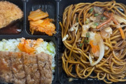 韓国人「韓国のコンビニで発見した“日本式弁当”がまさかの内容と値段だった件」→「これで350円かよ（ﾌﾞﾙﾌﾞﾙ」