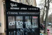 【フランス】「中国新型コロナウイルス、出て行け」日本料理レストラン(中国人オーナー)に落書き、ペンキぶちまけ…人種差別のターゲットに