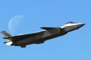 中国のJ-20ステルス戦闘機まもなく量産配備される…新型の対空ミサイル搭載 ！