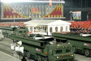 変則軌道弾道ミサイル射程延伸か、北朝鮮軍事パレードの最後に登場した新型短距離弾道ミサイル！