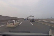 【悲報】今度はシビックが高速道路で走行中の車に突っ込む（動画あり）