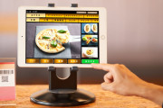 【悲報】Z世代店員、タブレット注文できない老人にブチギレ「自分でやってください、あなたみたいな客の面倒みる方がよっぽど面倒」