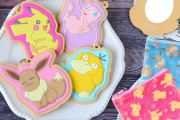 『ポケモン』コダックやイーヴイたちのアイシングクッキー風ミラー＆きらきらクリアポーチ登場