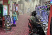 【123横浜西口店でボヤ騒ぎ】パチンカスさん、店内が煙でモクモクなのに気にせずパチンコを打ち続けるｗｗｗｗｗｗ