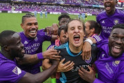 米サッカーで珍事！PK戦でGKが退場！DFが急造GKとなり見事PKストップ！MLSカップ戦