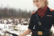 【動画】ロシアの美女によるガンスピンがかっこいい