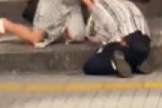 【動画】 歌舞伎町で修羅場　路上で女が男を一方的に殴りまくる衝撃の光景