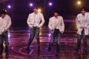 【サンスポ】 紅白　韓国グループ全4組が左胸に喪章着けパフォーマンス　航空機事故を受け ［1/1］  [仮面ウニダー★]