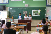 小学生の担任は男子に甘く女子に厳しい。教師参観日に復讐した。