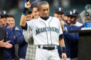 イチロー「10年連続200安打、GG賞受賞、AS出場 平均打率.326、平均42.6盗塁です」