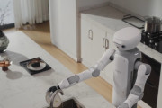 【動画】『美少女家事ロボット（推定22万円）』洗濯物を畳む、水やり、コーヒー豆の補充などあらゆる家事が可能ｗｗｗ