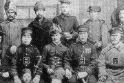 【画像】120年前 日本兵「写真なんて初めてや………怖いンゴ………」
