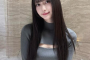 【悲報】みかにゃん、谷間を強調してしまう・・・