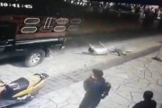 メキシコの市長、公約を守らなかったためトラックで引きずり回される