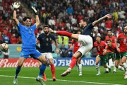 フランス代表、テオ・エルナンデス絶妙先制ボレー弾などモロッコに2-0勝利し2大会連続W杯決勝進出！モロッコは再三チャンス作るも得点ならず（関連まとめ）