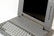 【画像】【衝撃】昔のノートパソコンｗｗｗ