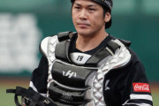 【悲報】日本代表正捕手の甲斐拓也さん 選手間投票でも18歳のルーキーに負けてしまう