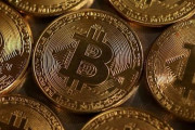 貯金するor毎月ビットコインにつぎ込むor積立NISAやるor毎月NVIDIAにつぎ込む