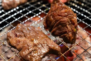 【動画あり】高須克弥「僕は焼肉ちょっとだけ焼いて食べるのが好きなんだ」→ほぼ生肉で炎上！！