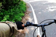 自転車男さん、うっかり熊と遭遇してビビり散らかしてしまう
