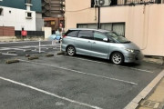 道路上でバックしないと入れない駐車場嫌い！