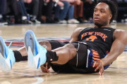 【NBA】ニックスに暗雲…OGアヌノビーが右ハムストリング負傷、重傷なら今季絶望か