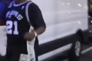 【NBA】NYKファンが暴徒化…SASファンが襲撃を受ける