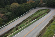 バイクで峠のヘアピンカーブって何速使ってる？