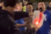 【サッカー】中国武漢チームと埼玉浦和レッズが対戦　中国サポ、「バーガー（八嘎）」と罵倒コール浴びせ、「海が泣いている」の横断幕掲げ、日本国旗燃やす