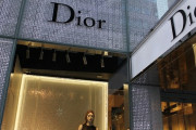 高級ブランド「ディオール」の45万円のバッグ、下請け製造業者には9200円しか支払っていないと判明