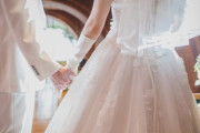 【悲報】ブライダル業界「助けて！結婚式と披露宴もっとやって！」