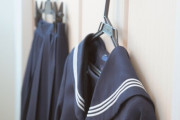 「忙しいので泥棒する暇はない」 クリーニング工場に侵入しセーラー服2着を盗んだ男を逮捕