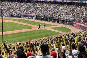 韓国プロ野球、人気が出まくる！若い女性が球場に殺到！