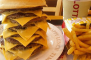 ハンバーガーは何歳まで食って良いのか
